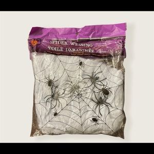 Faux Spider Webs with Plastic Spiders 1.75 oz